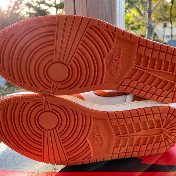 Jordan 1 Retro High OG Starfish size 12 Women = 10.5 Men Brand New In Box !!! - Picture 10 of 16